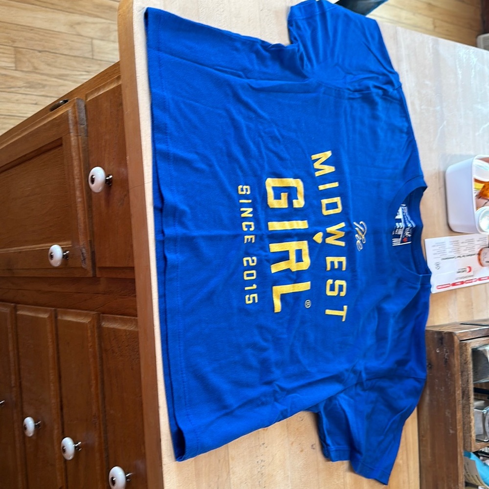 In new condition! Women's cropped The Midwest Girl t-shirt size L